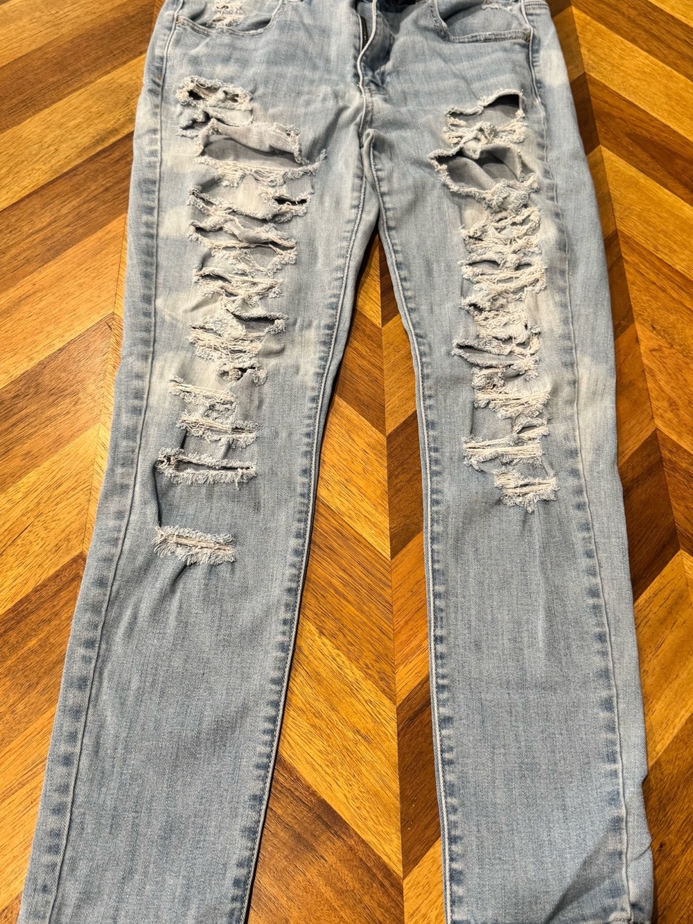 American Eagle Outfitters Light Wash Distressed Skinny Jeans